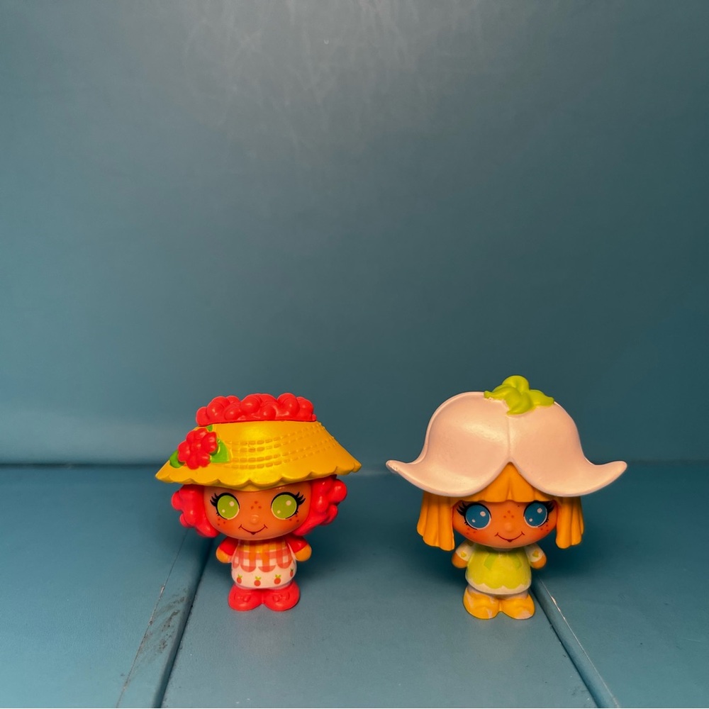 TLS Toys - Strawberry Shortcake Micro Cheebees - Peach Blush and Mint Tulip